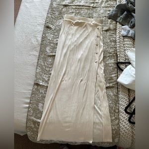 Maxi skirt with slit